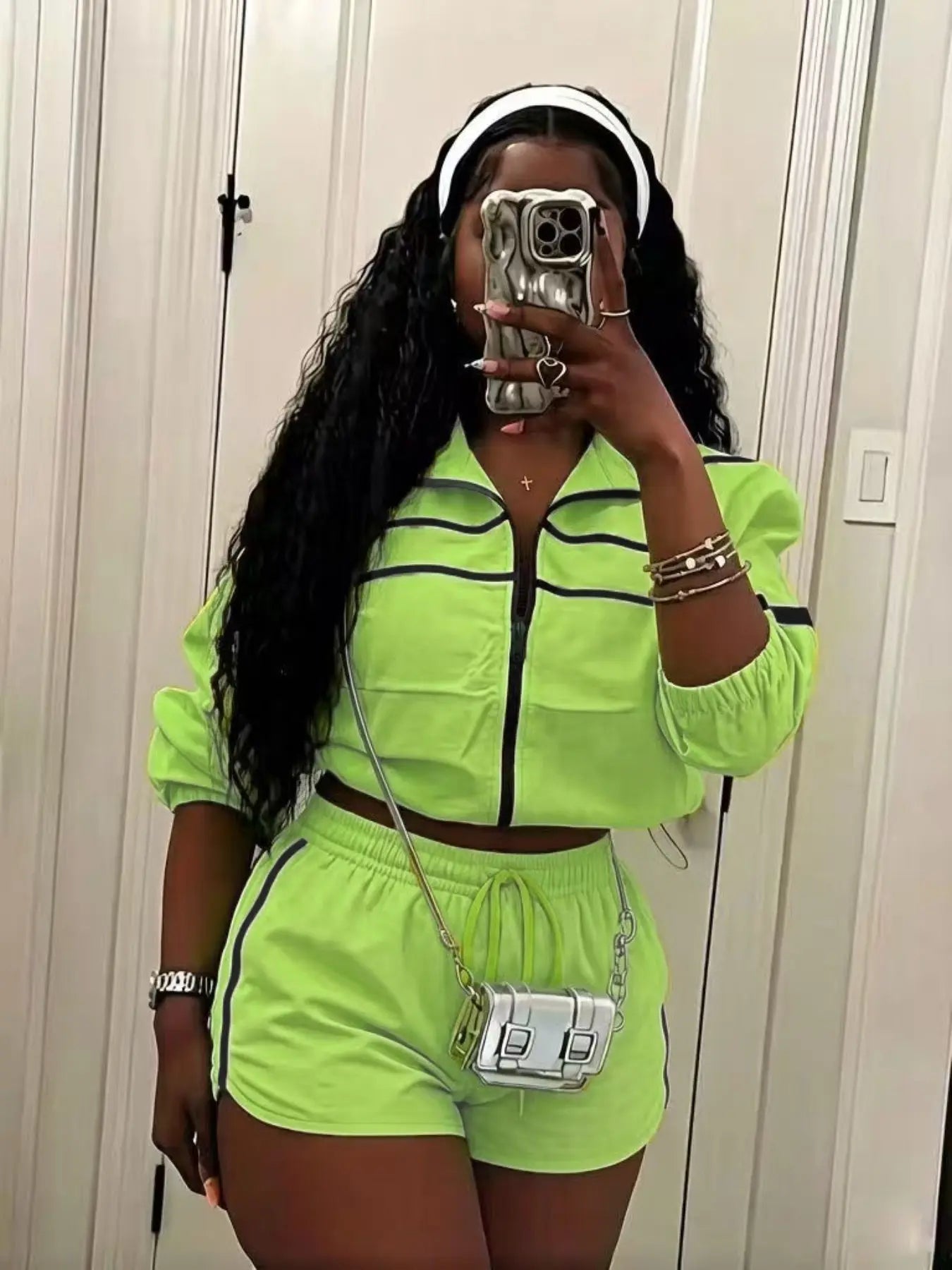 Women's Sporty Stand Collar Zipper Long Sleeve Crop Top with Drawstring Hem, Colorblock Windproof Activewear Shorts Set Two Piece Tracksuit, Athleisure Outfits
