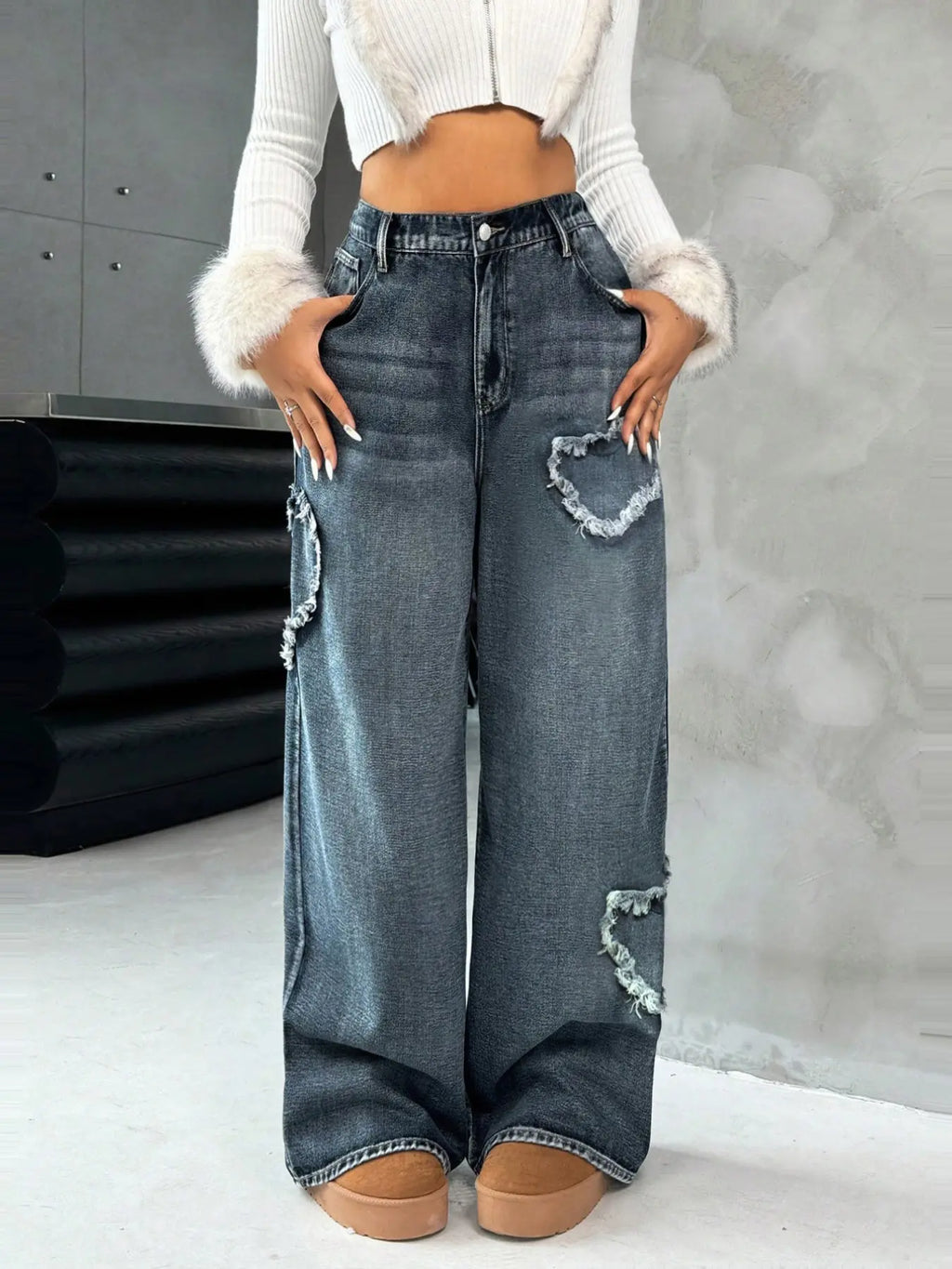 Women's Classic New Heart Embroidered Straight-Leg Jeans, Fashion Elegant Fitted Woven Denim Jeans for All Seasons, Versatile Washed Jean Style, Pants, Embroidery, Womenswear, Everyday