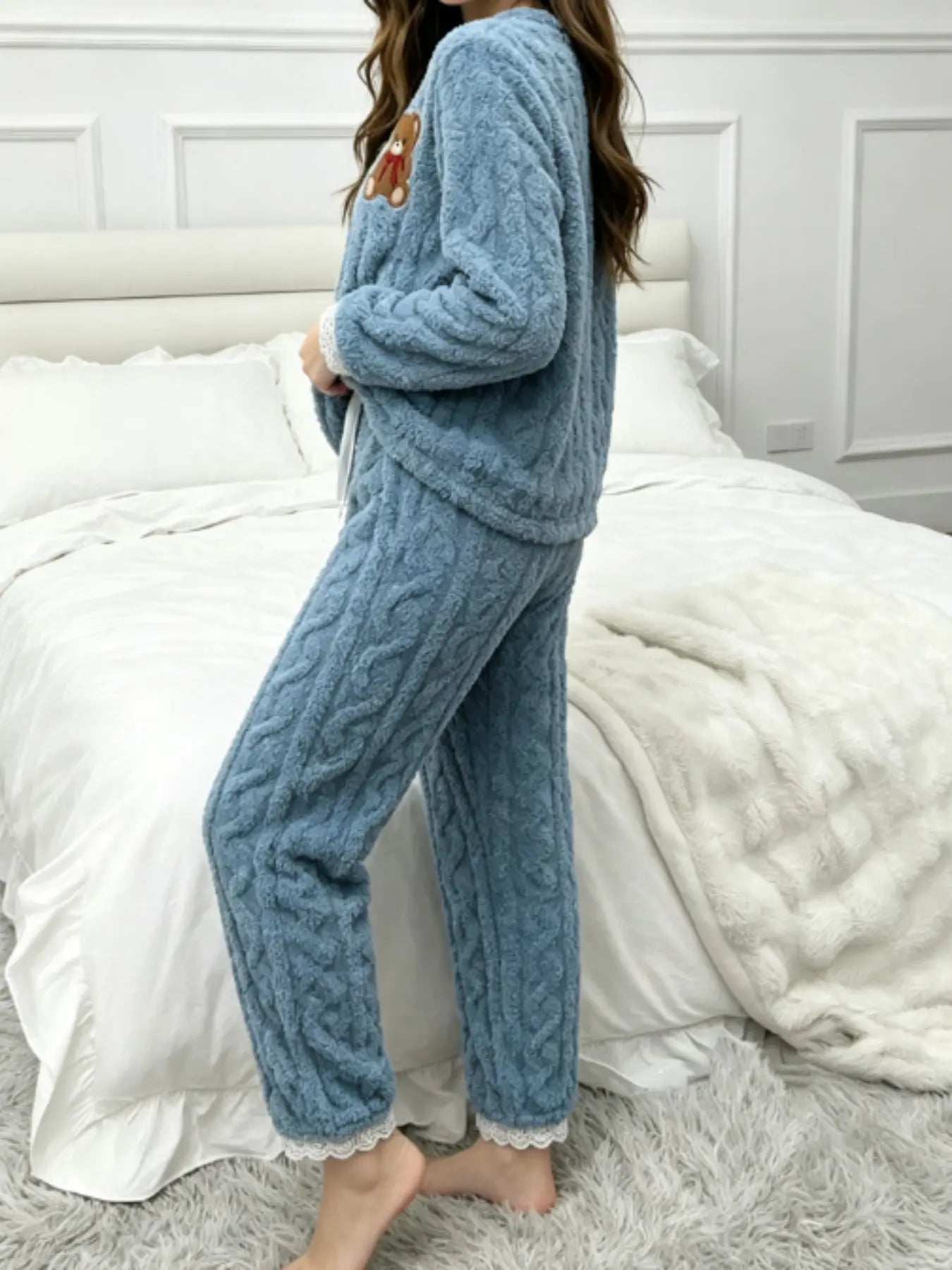 Two-Piece Bear Embroidery Flannel Long Sleeve Top and Bow Pants Set, Casual Wearable Women's Pajamas Pjs, Home Sleepwear Loungewear