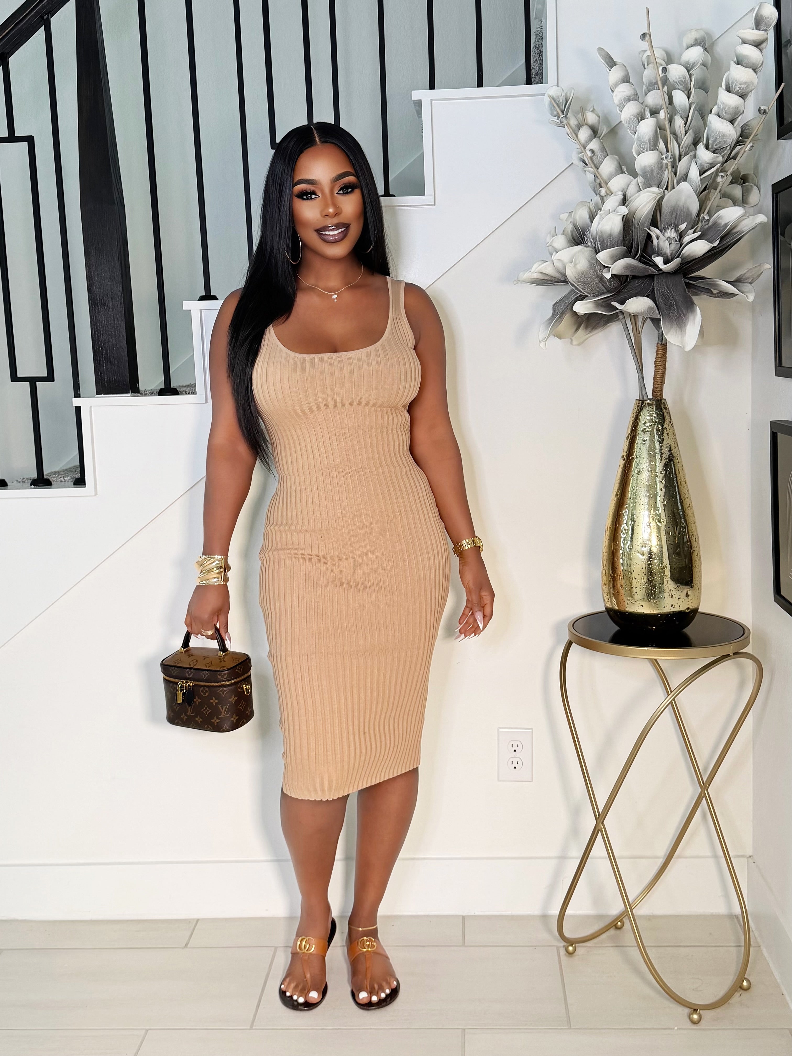 HUG ME SLEEVELESS DRESS (BEIGE)