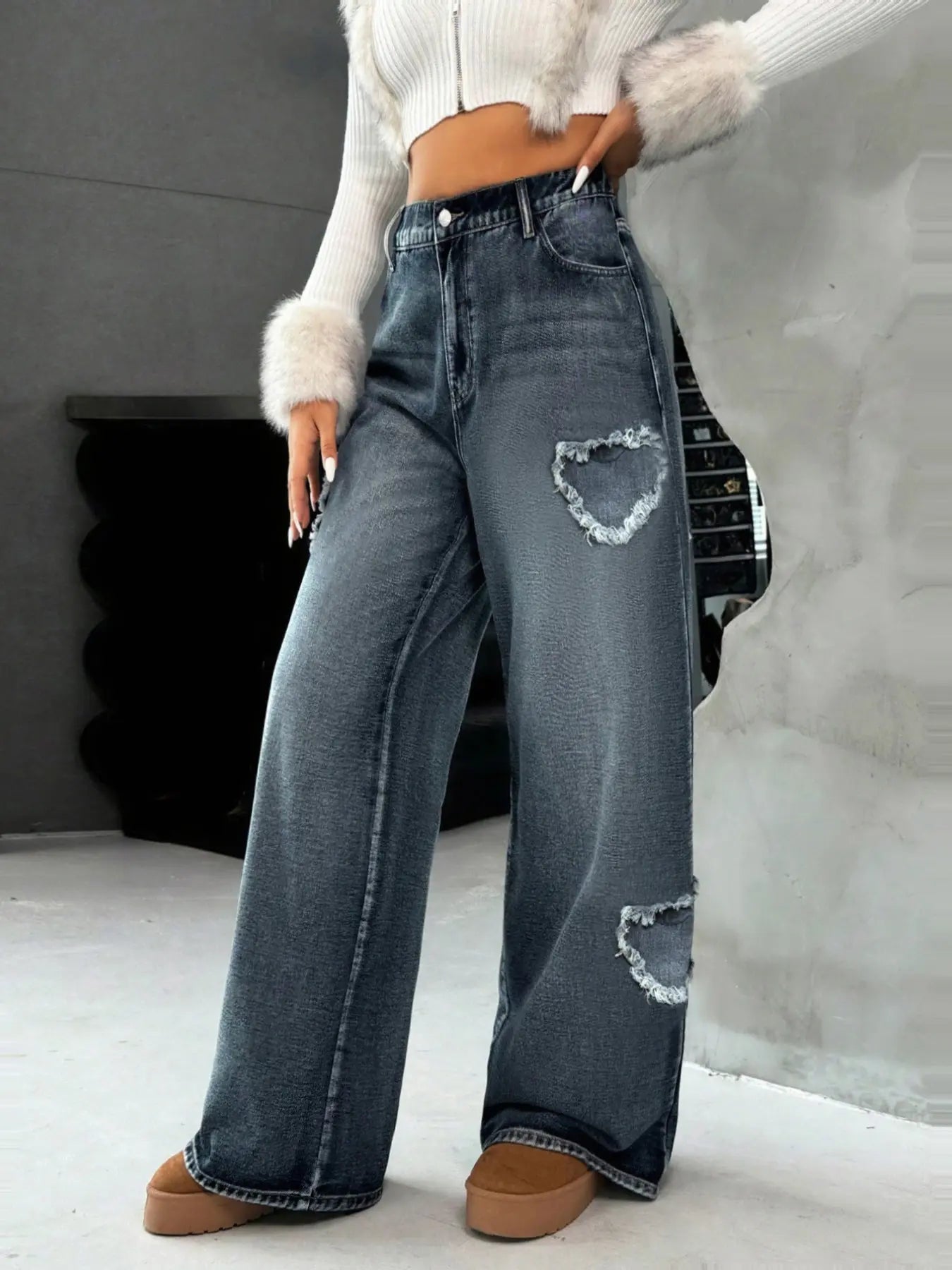 Women's Classic New Heart Embroidered Straight-Leg Jeans, Fashion Elegant Fitted Woven Denim Jeans for All Seasons, Versatile Washed Jean Style, Pants, Embroidery, Womenswear, Everyday
