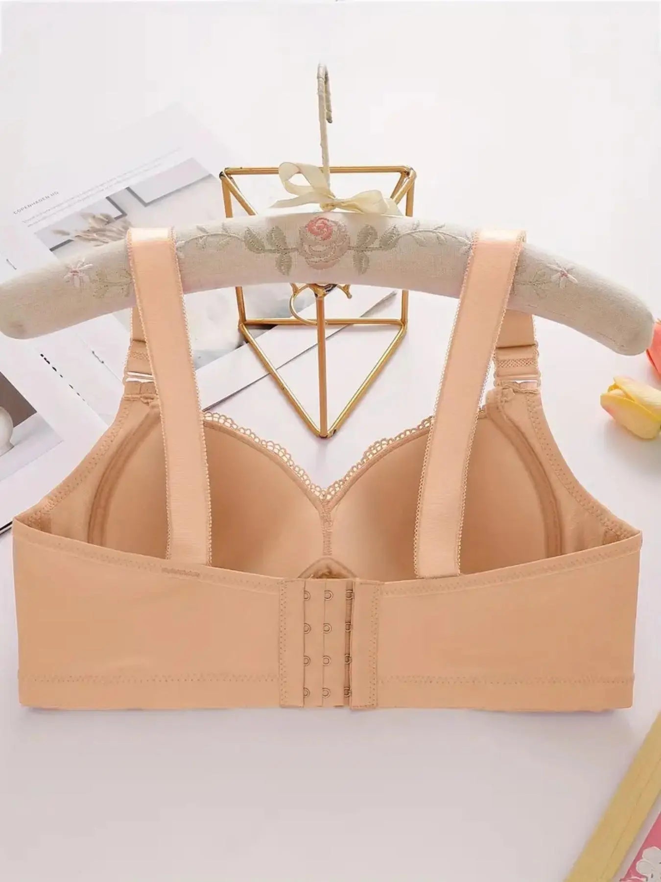 Women's Contrast Lace Push Up Bra, Adjustable Strap Bra, Soft Comfortable Breathable Casual Everyday Lingerie for All Seasons